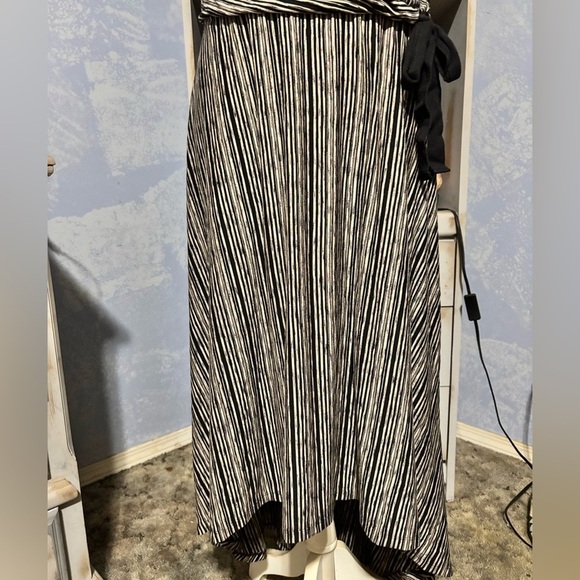 Ricki’s Black White Striped Midi Dress M Asymmetrical Hem Tie Waist Sleeveless - Picture 8 of 15